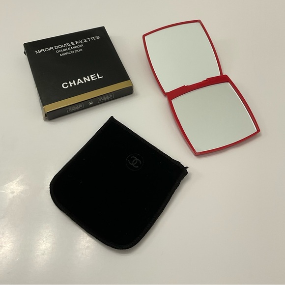 NIB CHANEL Red Compact Mirror with Black Pouch - Picture 3 of 3